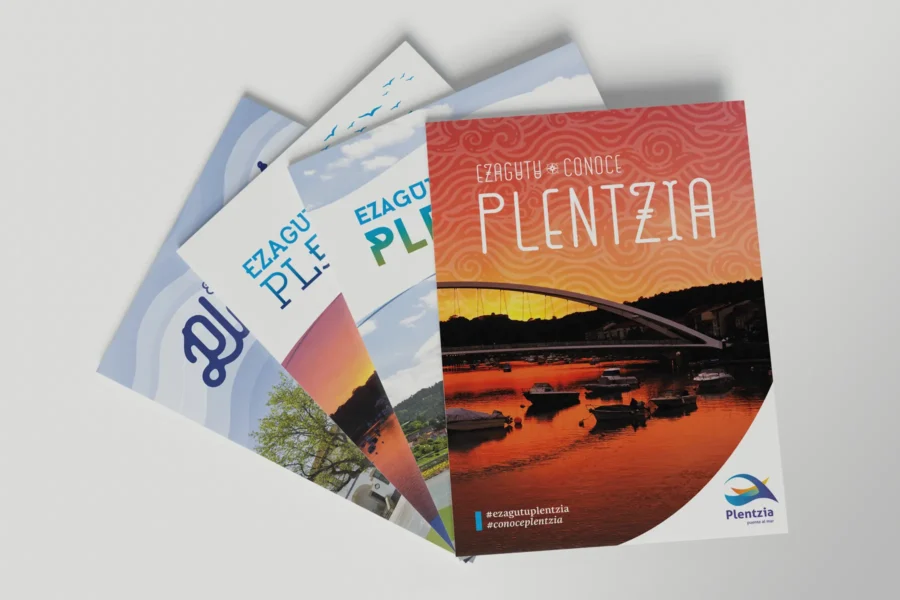Portadas de varias guias turisticas